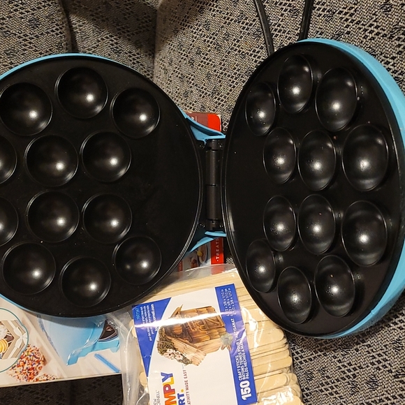 Electric Cake Pop and Donut Maker - Picture 2 of 5